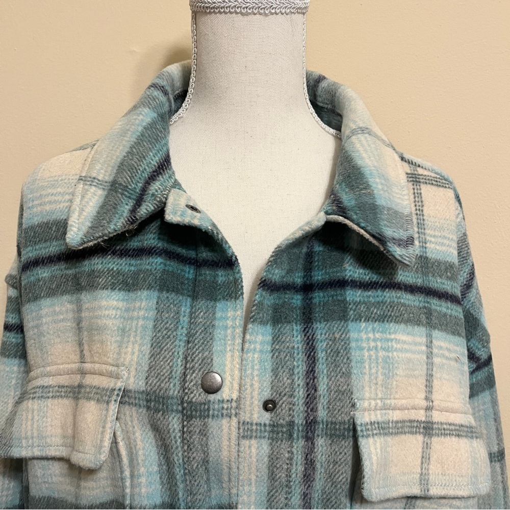 Old Navy Oversized Brushed Plaid Shacket - Picture 4 of 8